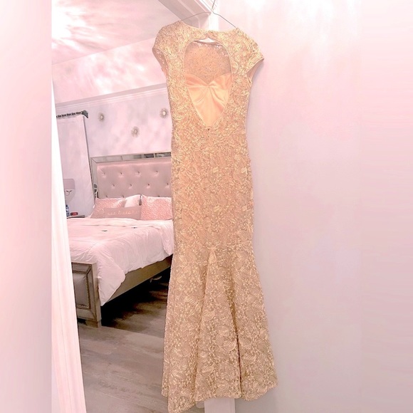 Clarisse bateau mermaid gold sequin size 4 evening gown - Picture 6 of 17